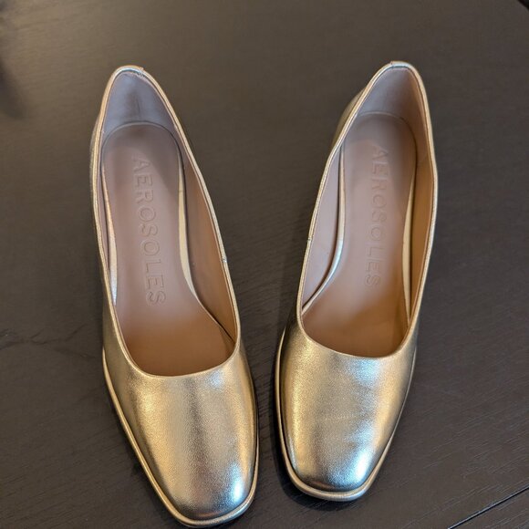 Gold Aerosoles - Picture 1 of 3